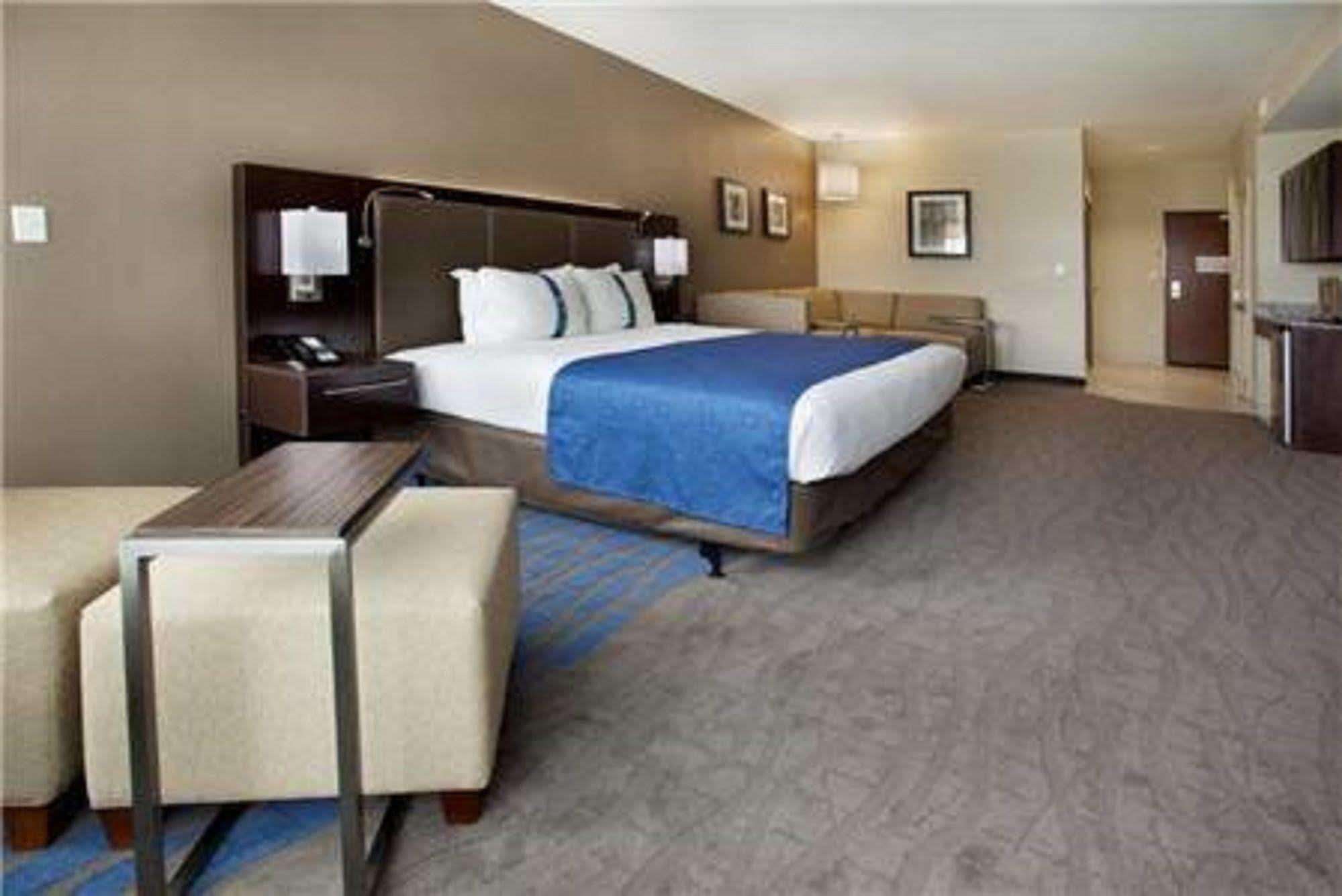 Holiday Inn Hotel & Suites Northwest San Antonio By Ihg Rum bild